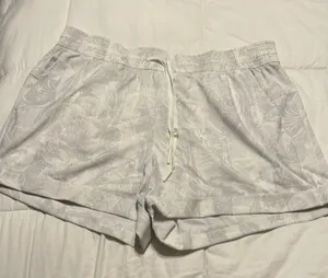 Lululemon Shorts. Spring Break 31/2”. NWOT thumbnail 1