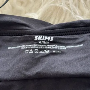 Skims Fits Everybody Cropped Cami Onyx Size XL thumbnail 5
