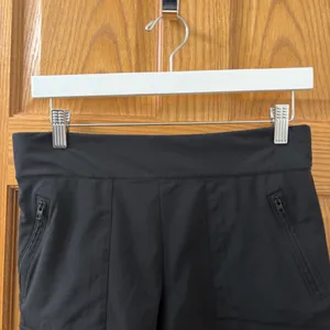 Athleta Black Activewear Shorts Size Women’s 4 - Small thumbnail 2