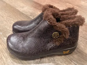 Alegreia Meri Brown Tooled Leather Ankle Boots Faux Fur Lined thumbnail 1