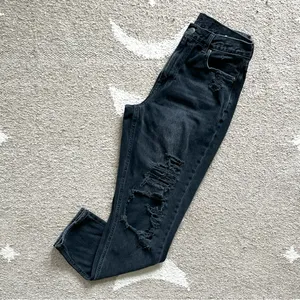 American Eagle Black High Waisted Mom Jeans Size 8 Long thumbnail 2