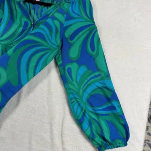Lilly Pulitzer S Elsa 100% Silk Blouse Blue Green Floral Psychedelic Boho Resort thumbnail 5