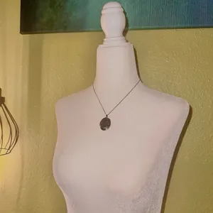 Floral Design Oval Locket Necklace Silver thumbnail 5