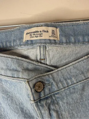 Abercrombie & Fitch Ultra High Rise 90s Straight Jean 20 thumbnail 6