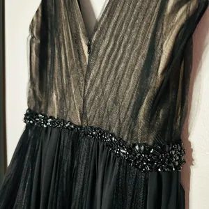 Badgley Mischka Black pleated Tulle Chiffon V-neck Gown size 2 thumbnail 16