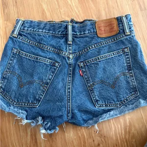 Levi’s Strauss Denim Distressed Women Shorts thumbnail 4