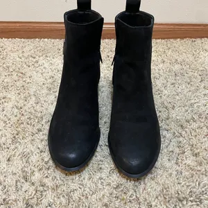 Vionic Size 7 Sienna Suede Bootie Boots Black Buckle Waterproof thumbnail 3