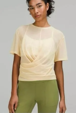 Lululemon Size 8 Lightweight Mesh Reversible Yoga Tee T Shirt Prosecco Beige thumbnail 1