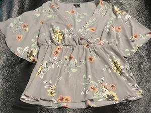 Torrid Womens sz1  blouse thumbnail 1