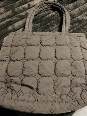 Quilted Black Women’s Tote Bag - Everyday Puffer Style thumbnail 1