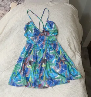 Tropical floral dress size medium thumbnail 1