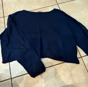 Brandy Melville crop top long sleeve thumbnail 1