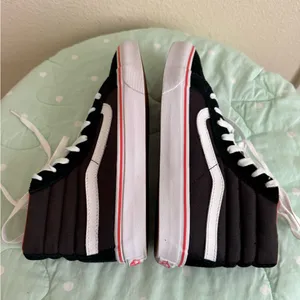 Vans Sk8-Hi Black, White, and Pink Sneakers Womens size 7 thumbnail 6