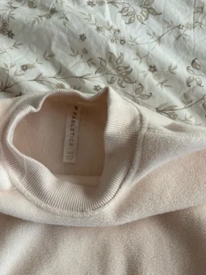 Fuzzy Cream Crewneck Fabletics  thumbnail 4