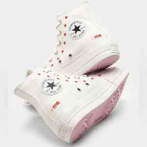Converse Chuck Taylor High-Top All Star Lift Platform Sneakers W/Hearts Size 9.5 thumbnail 2
