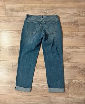 Old Navy Medium Wash Mid Rise Cuffed Capri Jeans Size 6 thumbnail 2