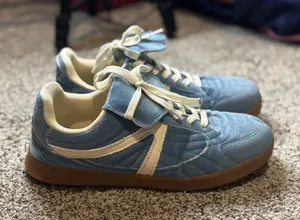 Amazon Blue casual tennis shoes thumbnail 1
