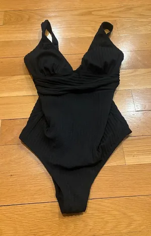 Cupshe Classic Black One-Piece Swimsuit - Structured Support thumbnail 1