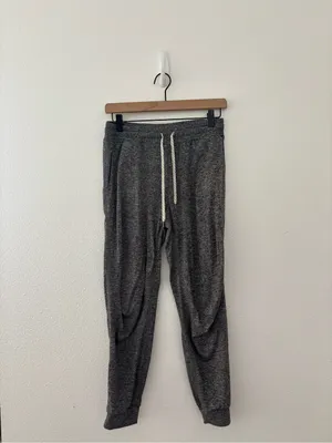 Vuori Women's Performance Joggers in grey thumbnail 2