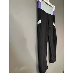 Lululemon Black Mid Rise Capri’s With Pockets Size 2 thumbnail 3