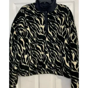 PacSun Zebra Print SzXL Cropped Sherpa Fleece Pullover – Black & Cream thumbnail 2