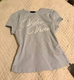 Graphic Urban Outfitters thumbnail 1