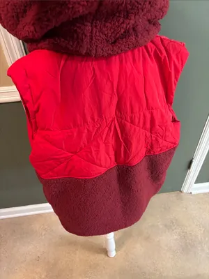 Women's Two-Tone Red Quilted & Sherpa Hooded Vest thumbnail 4