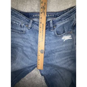 American Eagle‎ Outfitters Mom Jeans Light Wash Distressed Ripped Size 2 thumbnail 10