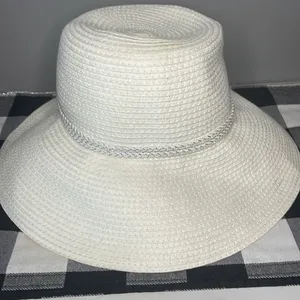 Disney Parks White Sun Hat with‎ Sorcerer Mickey Charm and 2017 Charm. thumbnail 3