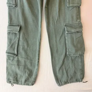PrettyLittleThing High Rise Utility Cargo Pants Women Size 6 Green thumbnail 5