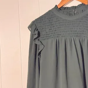 LOFT Flutter Sleeve Smocked Yoke Blouse Medium Green Long Sleeve Top thumbnail 4