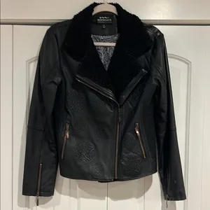Montanaco‎ Black Women's medium faux leather Jacket with embossed design thumbnail 1