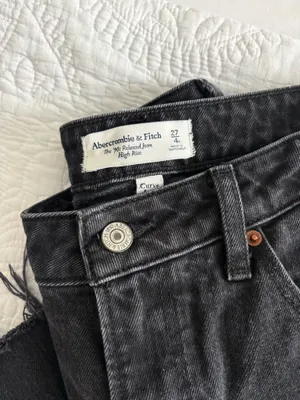 Abercrombie high rise 90 relaxed black jeans thumbnail 2