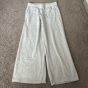 gray wide leg sweatpants with drawstring and pockets thumbnail 1