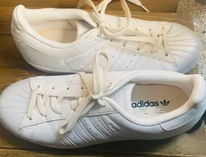 Adidas super star shell toe sneakers white size 7 *** please notice 1 shoe missing emblem inside*** thumbnail 6
