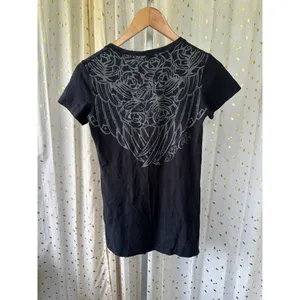 So-Cal Y2K Affliction Style Roses Angel Wings Graphic V-Neck Tee T-Shirt S thumbnail 3