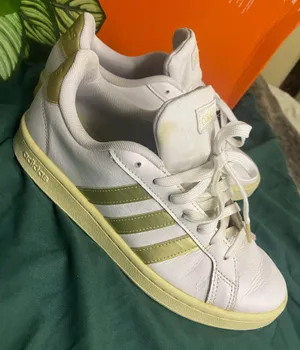ADIDAS Neo Cloudfoam White 3 Gold Stripe Sneakers Women’s Size 8.5 thumbnail 1