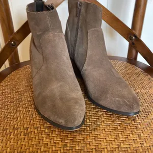 Crown Vintage Saleen suede heeled booties brown size 7 thumbnail 3