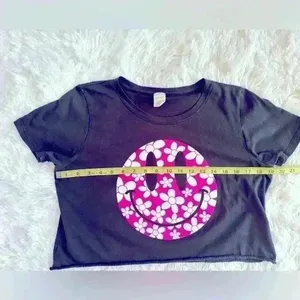 Altar'd State Smiley face crop top (C6) thumbnail 4
