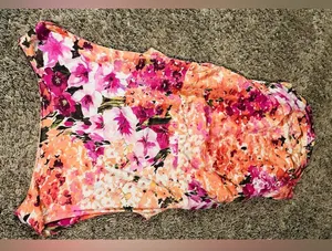 Karen Kane top thumbnail 2