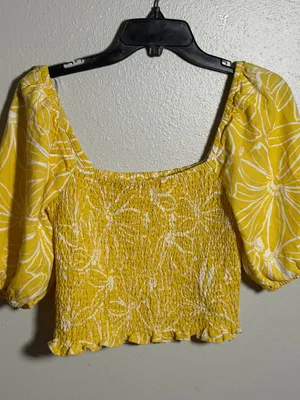 Universal Thread Women‎ Yellow Floral Smocked Puff Sleeve Crop Top Tropical S thumbnail 2