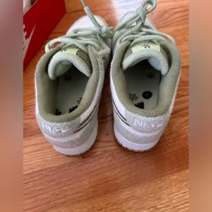 Nike dunk low SE fleece pack sneakers in honeydew thumbnail 6