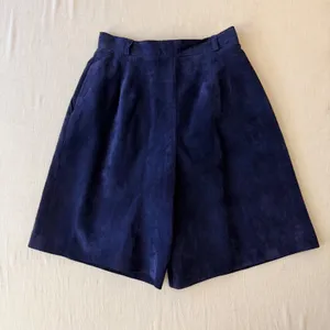 Kenar Vintage 90s High Waisted Suede Leather Pleated Shorts Women 4 Navy Blue thumbnail 3