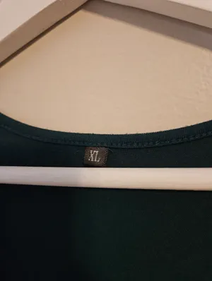 Long Sleeve V thumbnail 4
