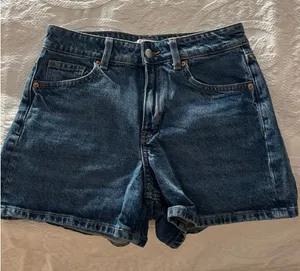 H&M Denim High-Waisted Jean Shorts thumbnail 1