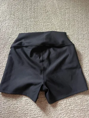Alo biker airbrush shorts 5” thumbnail 3