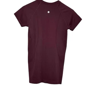 Lululemon Swiftly Tech Short Sleeve 2.0 Cassis thumbnail 4