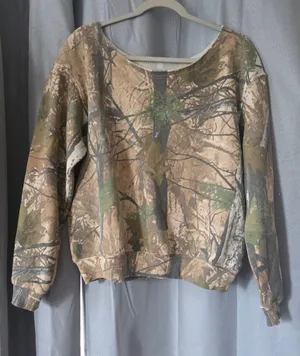 Art & Motion Camo Camouflage Off Shoulder Sweatshirt M thumbnail 1