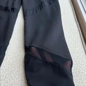 Old Navy Active Black Go-Dry Leggings with Sheer Panels size M thumbnail 9