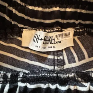 ASOS 4th & Reckless Black & White Satin Wide Leg Pants Size Small thumbnail 3